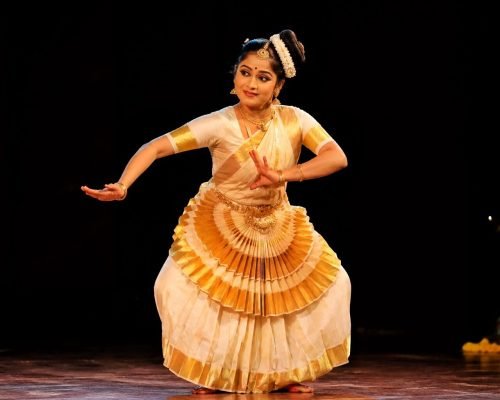 Mohiniyattam